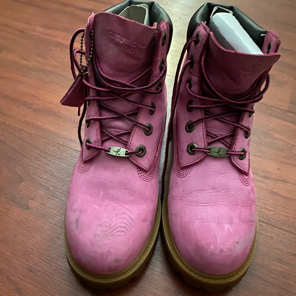Pink Timberlands - Picture 2 of 3